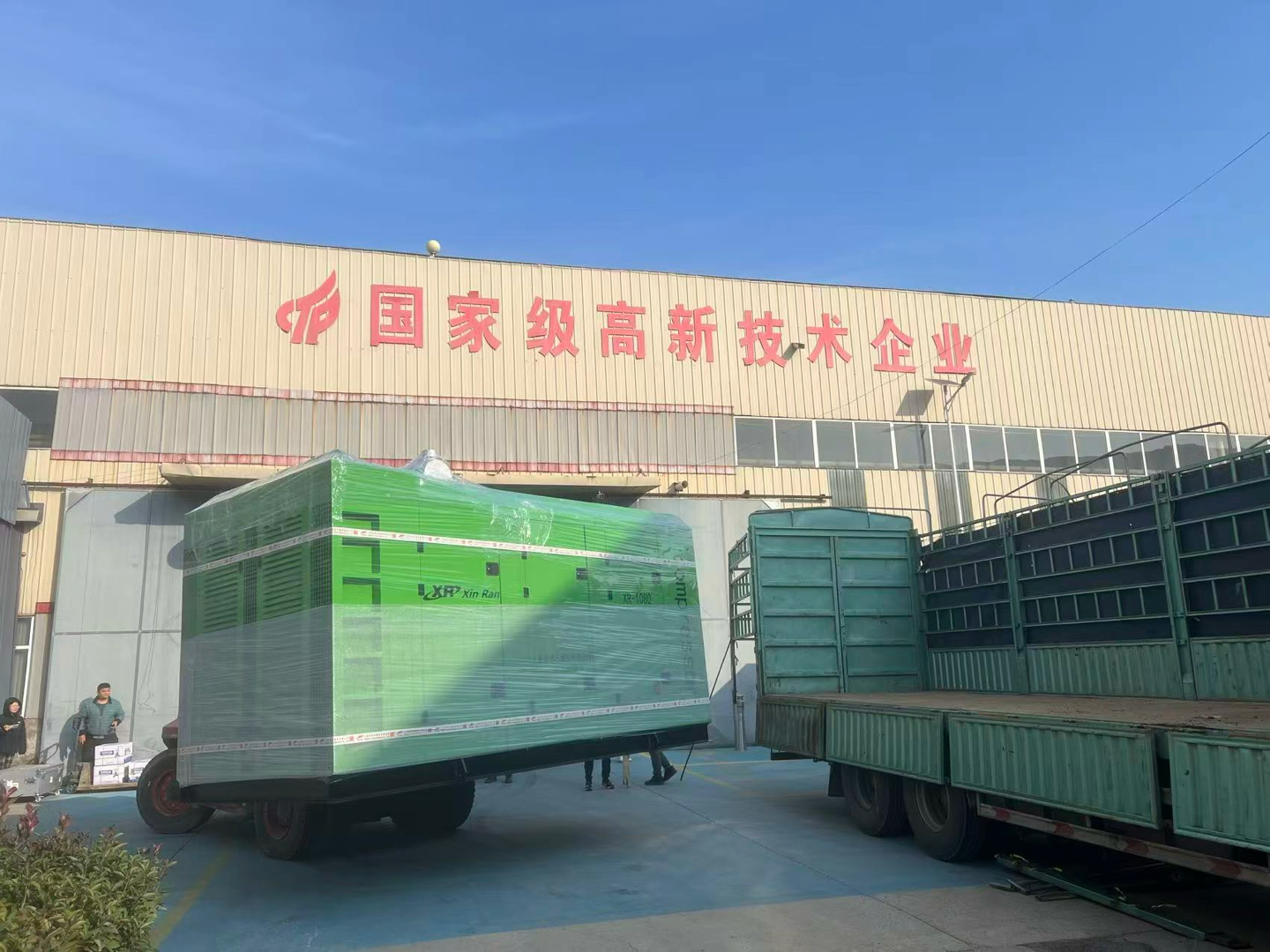 摄影师与剪辑师团队